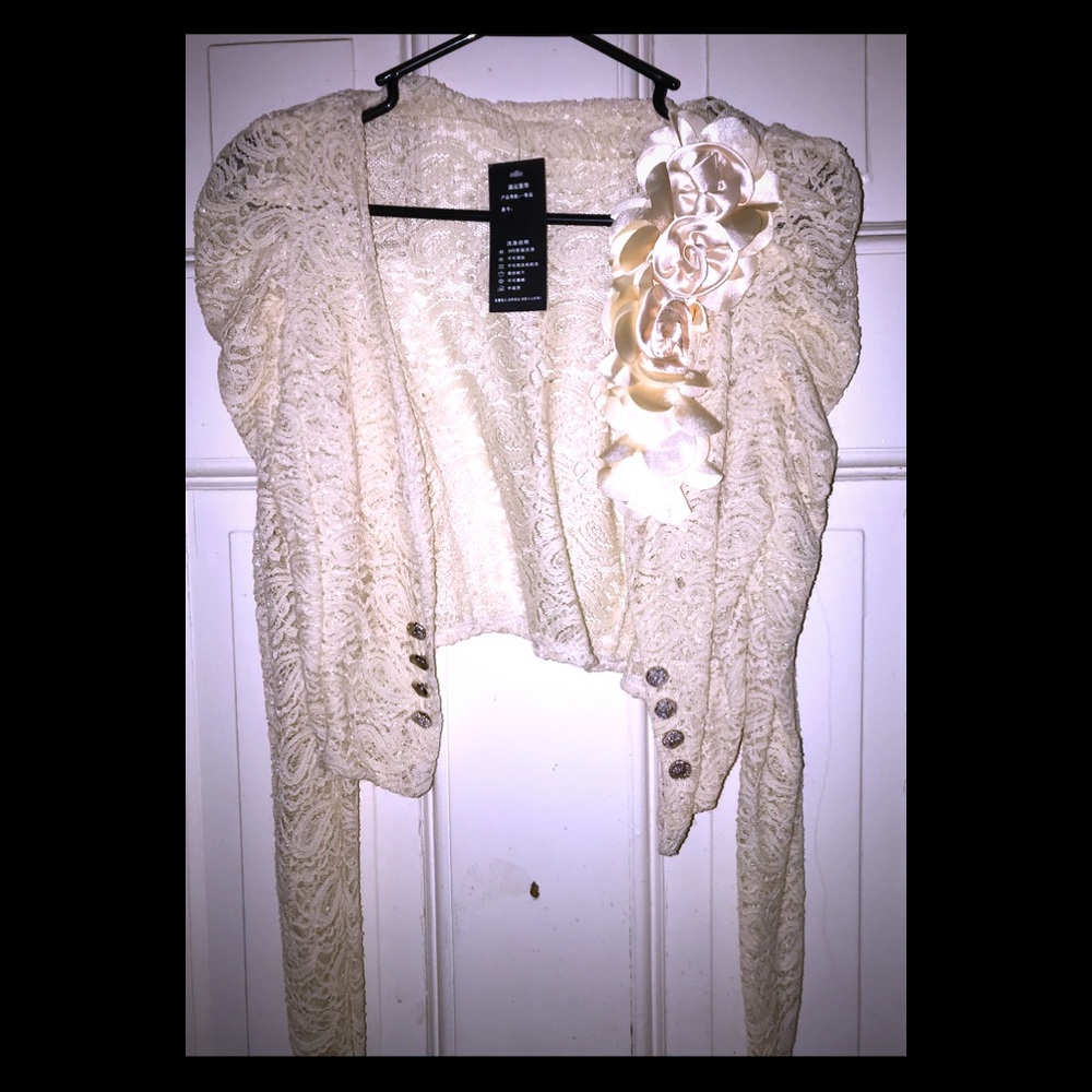 Cream Lace Cropped Blazer with Floral Appliqué